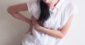 ワイズ接骨院･整体院の肋間神経痛に悩む女性画像